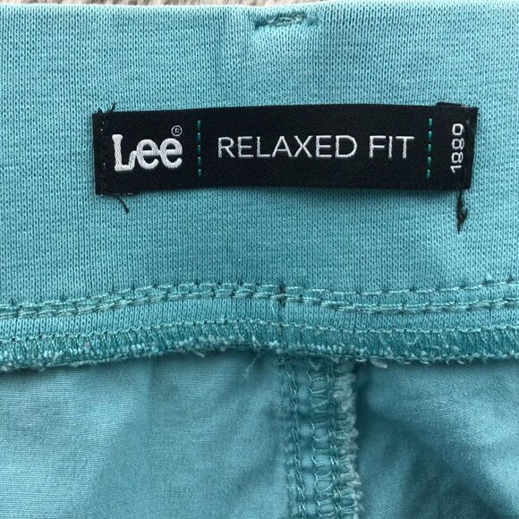 2 Lee Womens Cargo Shorts Size 18W Lot Of Two Pull On Stretch Casual Relaxed - Picture 3 of 14